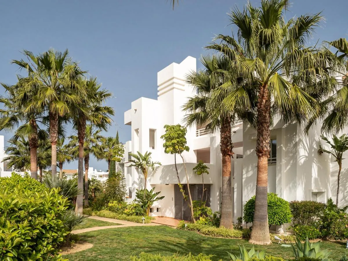 2278-Modern Apt In The Alcazaba Lagoon エステポナ アパート